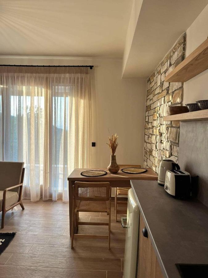 Peri Elxis Luxury Suites Mourésion Esterno foto