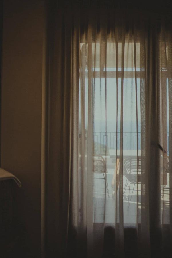 Peri Elxis Luxury Suites Mourésion Esterno foto