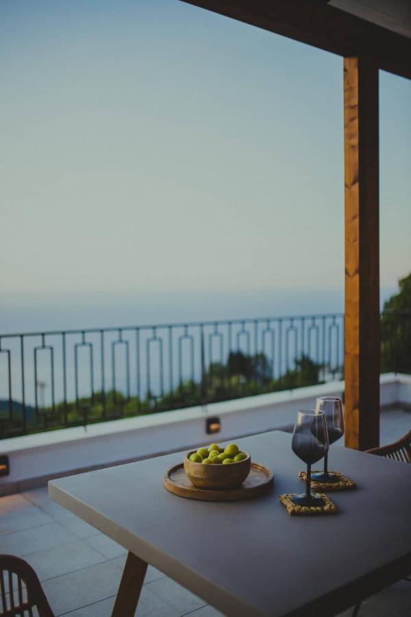 Peri Elxis Luxury Suites Mourésion Esterno foto