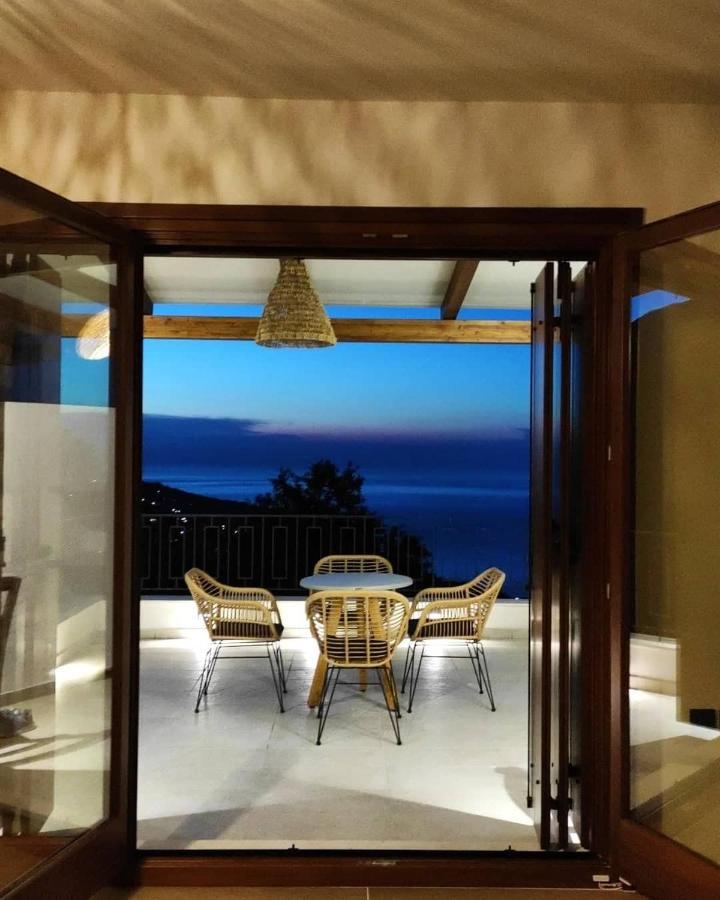 Peri Elxis Luxury Suites Mourésion Esterno foto